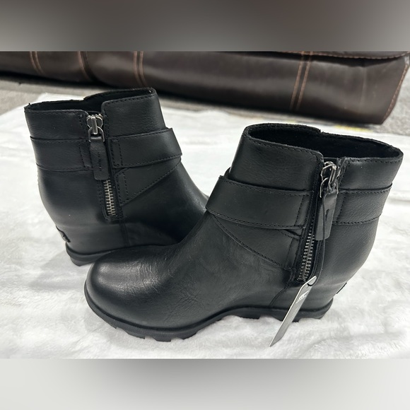 Sorel Women's Joan of Arctic Wedge II Buckle Boot - Light Rain - Waterproof - Picture 4 of 7